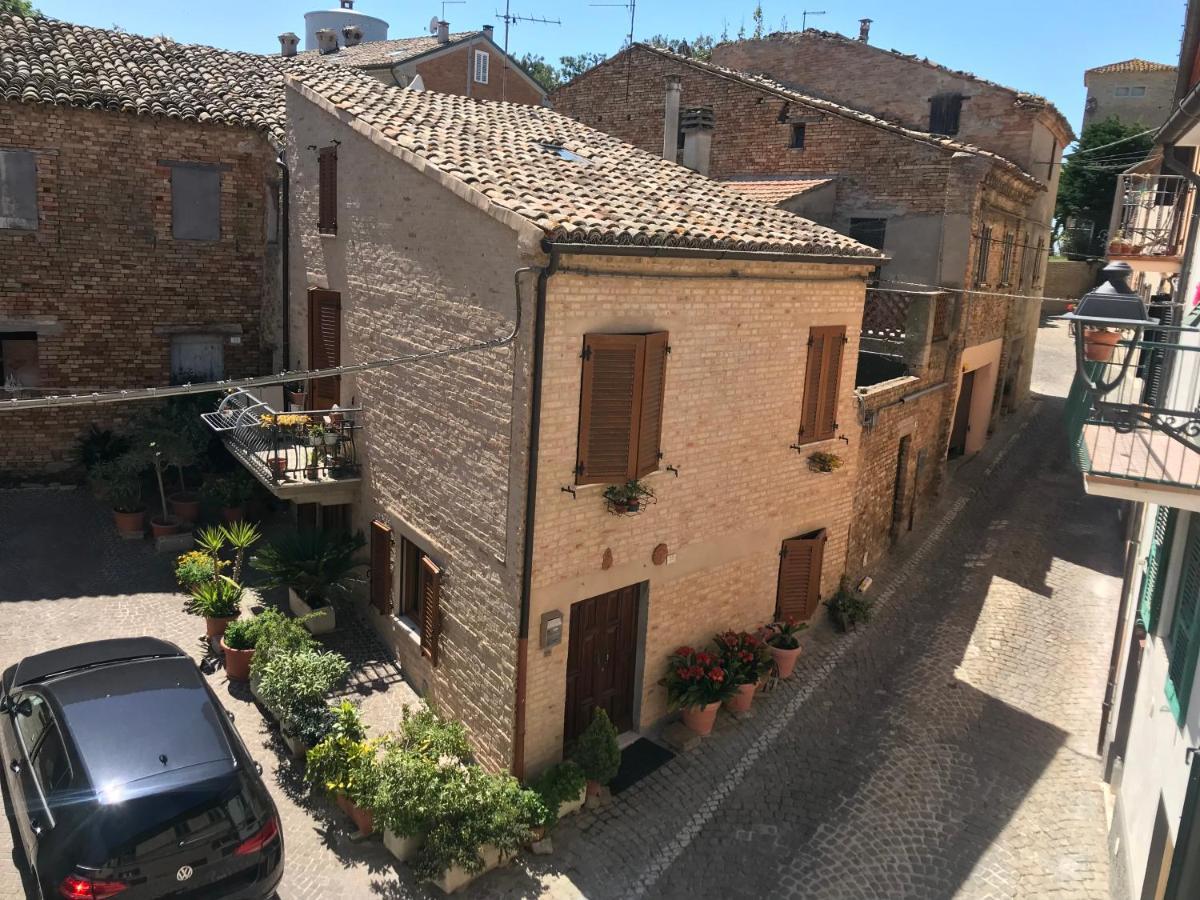 La Trave Bed and Breakfast Montecosaro  Exteriör bild